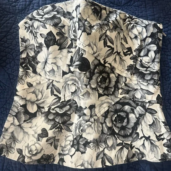 White House Black Market Monochrome Floral Top - Picture 1 of 6